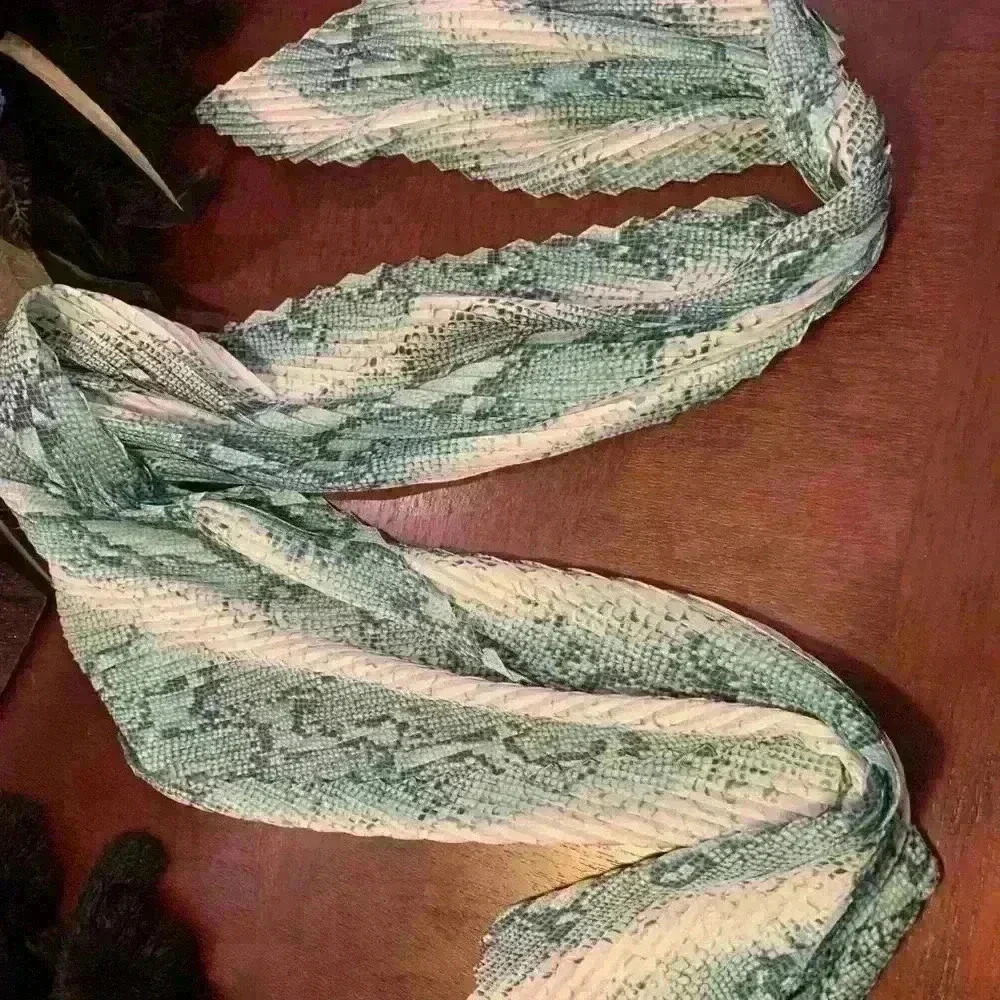 NWOT Blue and White Snakeprint Scarf - Picture 2 of 4